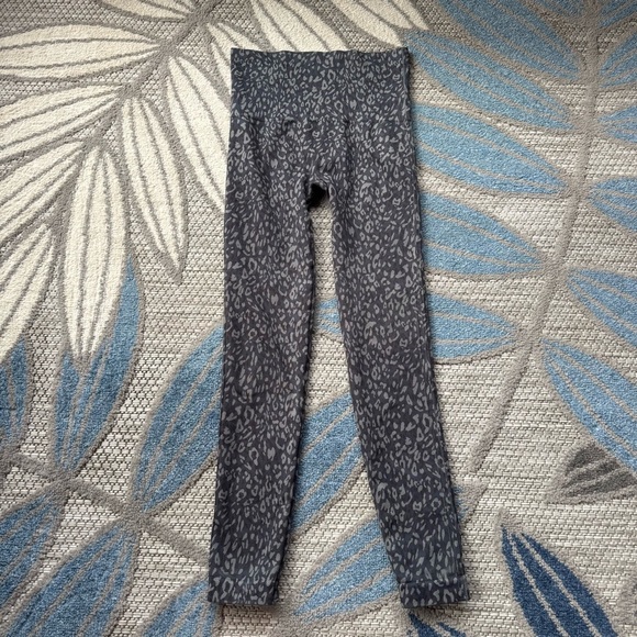 Spanx Women’s Look At Me Now Seamless Leggings Indigo Leopard Size Small - Picture 2 of 6